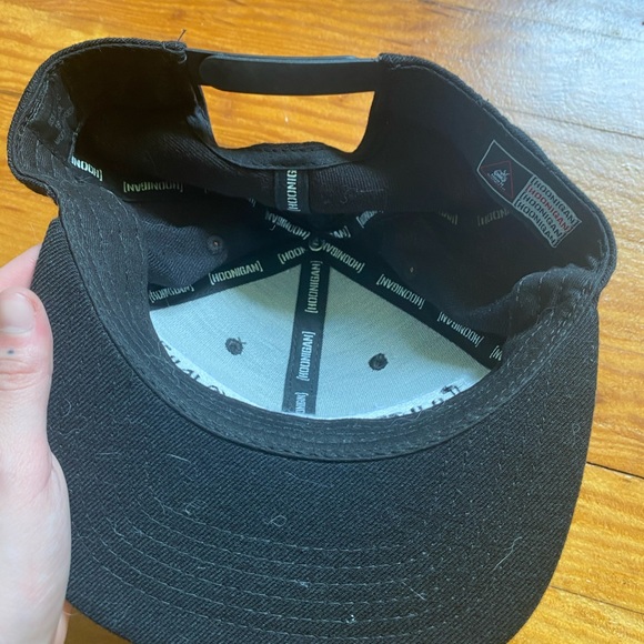 Snapback - Picture 4 of 4